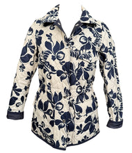 Load image into Gallery viewer, Landi Kiku Reversible Quilted Floral Jacket