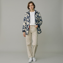 Load image into Gallery viewer, Landi Kiku Reversible Quilted Floral Jacket