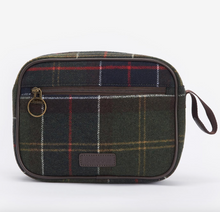 Load image into Gallery viewer, Barbour Allowhay Classic Washbag.