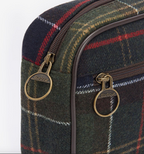 Load image into Gallery viewer, Barbour Allowhay Classic Washbag.