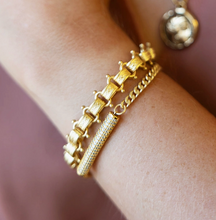 Load image into Gallery viewer, Loni Paul Matte Gold Book Chain Bracelet