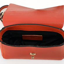 Load image into Gallery viewer, MODARNO - Women's bag in genuine leather with Bee closure
