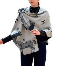 Load image into Gallery viewer, Winding River - Equestrian Black / White Reversible Stable – Loop Wrap
