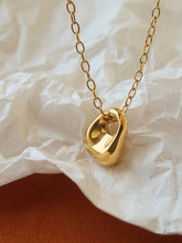 Load image into Gallery viewer, Flânerie - Rosélia 18K Gold Non-Tarnish Charm Necklace

