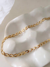 Load image into Gallery viewer, Flânerie - Thessaly 18K Gold Non-Tarnish Oval Link Chain Necklace
