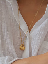 Load image into Gallery viewer, Flânerie - Rosélia 18K Gold Non-Tarnish Charm Necklace
