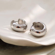 Load image into Gallery viewer, Flânerie - Blandine 18K Non-Tarnish Small Classic Hoop Earring
