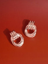 Load image into Gallery viewer, Flânerie by MAIQ - Wanda 18K Gold Non-Tarnish Classic Hoop Earring
