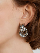 Load image into Gallery viewer, Flânerie by MAIQ - Wanda 18K Gold Non-Tarnish Classic Hoop Earring

