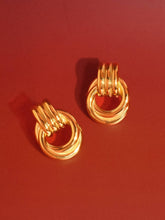 Load image into Gallery viewer, Flânerie by MAIQ - Wanda 18K Gold Non-Tarnish Classic Hoop Earring
