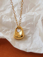 Load image into Gallery viewer, Flânerie - Rosélia 18K Gold Non-Tarnish Charm Necklace
