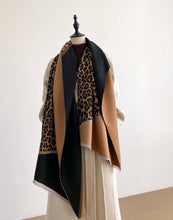 Load image into Gallery viewer, Winding River - Black / Brown Angled Cheetah Reversible Wrap
