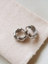 Load image into Gallery viewer, Flânerie by MAIQ - Brea 18K Gold Non-Tarnish Twisted Hoop Earrings
