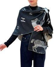 Load image into Gallery viewer, Winding River - Equestrian Black / White Reversible Stable – Loop Wrap
