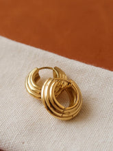 Load image into Gallery viewer, Flânerie by MAIQ - Juliette 18K Gold Non-Tarnish Chunky Hoop Earrings

