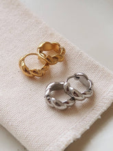 Load image into Gallery viewer, Flânerie by MAIQ - Brea 18K Gold Non-Tarnish Twisted Hoop Earrings
