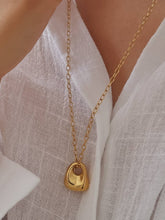 Load image into Gallery viewer, Flânerie - Rosélia 18K Gold Non-Tarnish Charm Necklace
