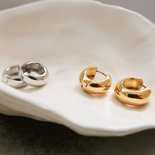 Load image into Gallery viewer, Flânerie - Blandine 18K Non-Tarnish Small Classic Hoop Earring
