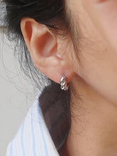 Load image into Gallery viewer, Flânerie by MAIQ - Brea 18K Gold Non-Tarnish Twisted Hoop Earrings
