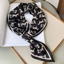 Load image into Gallery viewer, Winding River - Black / White Steeple Loop Scarf
