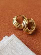 Load image into Gallery viewer, Flânerie by MAIQ - Juliette 18K Gold Non-Tarnish Chunky Hoop Earrings
