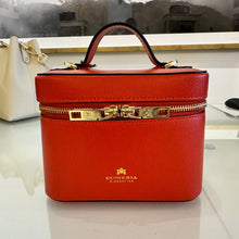 Load image into Gallery viewer, Cuoieria Fiorentina Small Beauty Case
