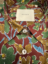 Load image into Gallery viewer, Xacus Women&#39;s Shirt - Taupe and Green Flowers
