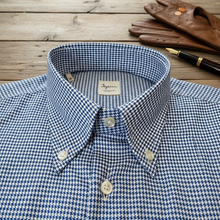 Load image into Gallery viewer, Ingram Classic BD Shirt Blue and White Houndstooth
