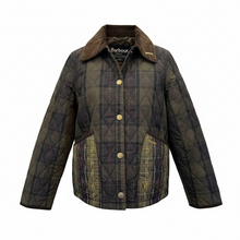 Load image into Gallery viewer, Barbour Women Cropped Liddesdale Quilted Jacket Classic
