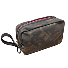 Load image into Gallery viewer, Croots Vintage Light Waxed Washbag
