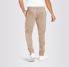 Load image into Gallery viewer, Mac Drivers Chino Pants - Dune

