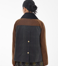 Load image into Gallery viewer, Barbour Women Premium Catton Wax Jacket
