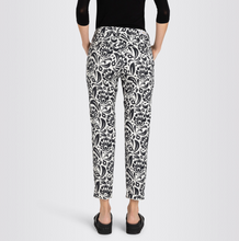Load image into Gallery viewer, Mac Women&#39;s Chino Turn Up BLK/WHT
