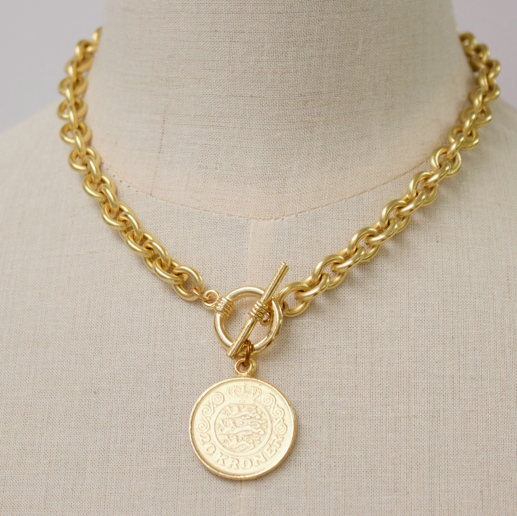 AVM Baroque Coin Toggle Necklace Gold