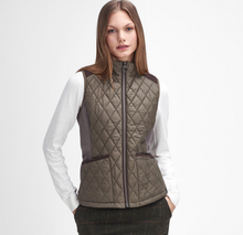 Load image into Gallery viewer, Barbour Women Highfield Gilet Moss
