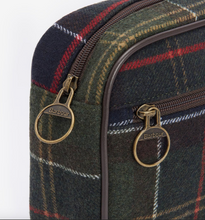 Load image into Gallery viewer, Barbour Allowhay Classic Washbag.
