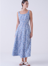 Load image into Gallery viewer, Amina Rubinacci Sleeveless Linen Dress - Blue Paisley
