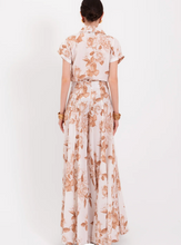 Load image into Gallery viewer, Lavi Bellel Cotton Dress Beige Roses
