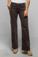 Load image into Gallery viewer, Mac Women's Wide Leg Jeans Brown Stone
