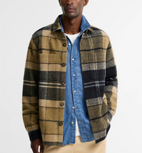 Load image into Gallery viewer, Barbour Men's Woodlane Overshirt Birchwood
