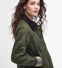 Load image into Gallery viewer, Barbour Women Beadnell Polarquilt Olive
