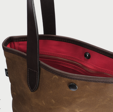 Load image into Gallery viewer, Croots Light Waxed Flat Tote
