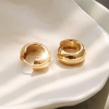Load image into Gallery viewer, Flânerie - Blandine 18K Non-Tarnish Small Classic Hoop Earring
