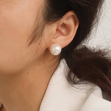 Load image into Gallery viewer, Flânerie - Amrae 18K Gold Non-Tarnish Classic Pearl Stud Earrings
