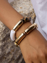Load image into Gallery viewer, Flânerie by MAIQ - Aira 18K Gold Non-Tarnish Chunky Leopard Resin Bangle Set

