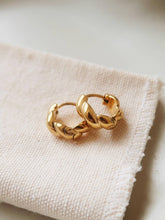 Load image into Gallery viewer, Flânerie by MAIQ - Brea 18K Gold Non-Tarnish Twisted Hoop Earrings
