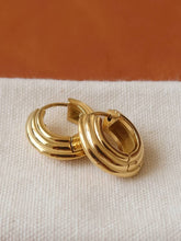 Load image into Gallery viewer, Flânerie by MAIQ - Juliette 18K Gold Non-Tarnish Chunky Hoop Earrings
