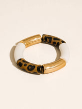 Load image into Gallery viewer, Flânerie by MAIQ - Aira 18K Gold Non-Tarnish Chunky Leopard Resin Bangle Set
