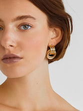 Load image into Gallery viewer, Flânerie by MAIQ - Wanda 18K Gold Non-Tarnish Classic Hoop Earring
