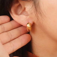 Load image into Gallery viewer, Flânerie - Blandine 18K Non-Tarnish Small Classic Hoop Earring
